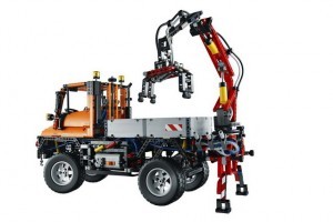 Mercedes-Benz  si LEGO au creat cel mai mare model TECHNIC