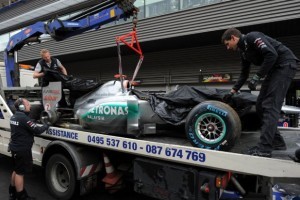 Schumacher: E greu sa pilotezi in trei roti