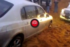 VIDEO: Cu Bentley-ul prin nisip