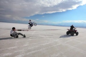VIDEO: Cu snowboardul pe platoul de sare din Bonneville