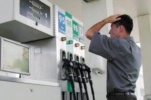 Scade pretul benzinei in 2012?