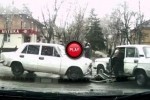 VIDEO: Din seria accidentelor rusesti - Mai intai cad portierele