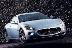Un pusti de 10 ani a furat Maserati-ul tatalui sau