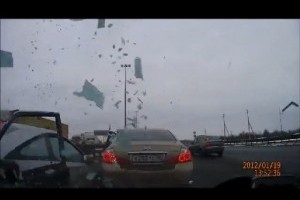 VIDEO: Accident stupid pe autostrada