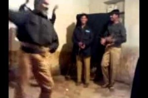 VIDEO: Politia danseaza - A venit randul politistilor din Pakistan