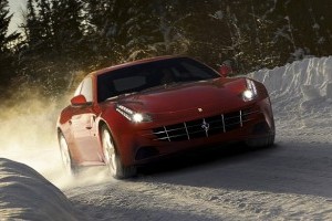 VIDEO: Ferrari FF gonind pe zapada