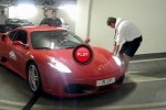 VIDEO: E greu sa iesi dintr-o parcare cu un Ferrari F430