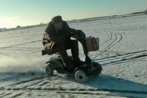 VIDEO: Cu scuterul pentru persoane cu dizabilitati pe gheata