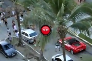 VIDEO: Ferrari F430 Spider asaltat in plina strada