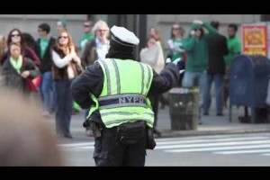 VIDEO: NYPD dirijeaza circulatia dansand