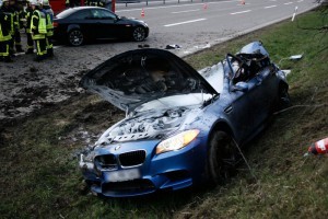 Accident la 300 km/h cu BMW M5