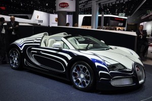 Cum a fost placat cu portelan modelul Bugatti Veyron L'Or Blanc