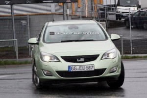 Imagini spion cu viitorul Opel Astra Sedan