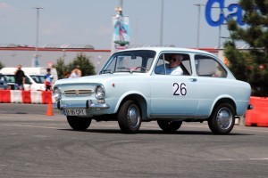 Calin Popescu Tariceanu piloteaza un Fiat 850