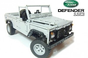 Land Rover Defender construit din LEGO