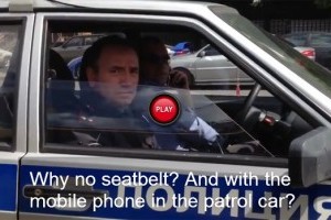 VIDEO: De ce vorbiti la telefon, domnilor politisti?