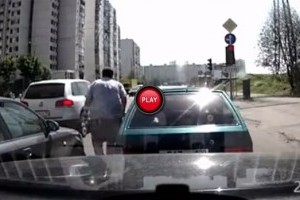 Intre timp in Rusia - Posibil una din cele mai amuzante intamplari din trafic