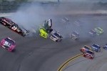 Mega accident in NASCAR (25 de masini implicate)