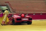 VIDEO: Lamborghini Aventador merge la corida