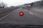 VIDEO: I-a explodat cauciucul pe autostrada