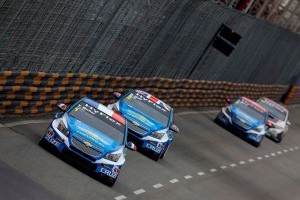 Chevrolet ocupă primele poziţii pe circuitul de la Macao