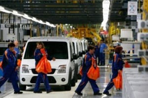 Industria auto romaneasca vine in 2013 cu peste 2000 de locuri de munca