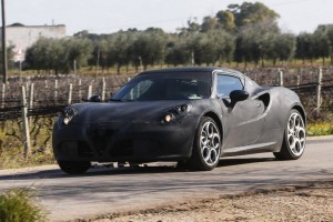 Alfa Romeo 4C Coupe surprins deghizat