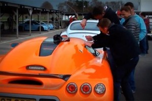 VIDEO: Si un Koenigsegg se deschide cu o simpla sarma