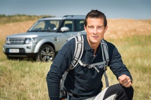 Bear Grylls devine ambasador global Land Rover