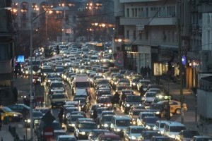 SONDAJ: Trei români din zece conduc o mașină, indiferent că este una personală sau de serviciu