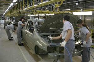 Dacia renunta la 620 de angajati temporar si intrerupe productia, pana pe 11 ianuarie 2009
