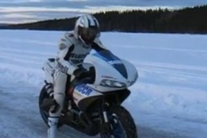 VIDEO: 240 km/h pe gheata cu motocicleta