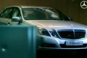VIDEO: Focuri de arma asupra lui Mercedes E-Guard