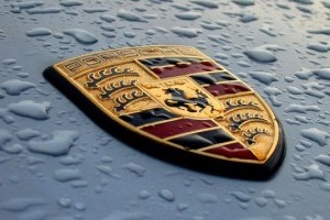 Porsche ofera angajatilor sai o prima de 1.100 de euro si al 13-lea salariu
