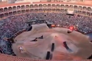 VIDEO: Touareg face show la Red Bull X Fighters