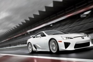 Toyota merge pe linie moarta cu Lexus LF-A