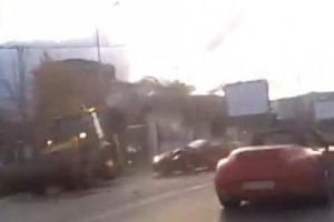 VIDEO: Un bulgar a distrus un Ferrari California