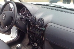 Primele imagini cu interiorul lui Dacia Duster