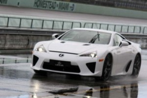 VIDEO: Lexus LFA a fost testat de Top Gear