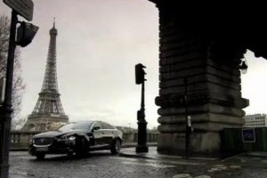VIDEO: Jaguar XF pe strazile Parisului
