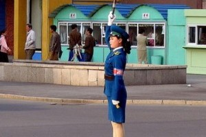 VIDEO: Cum se dirijeaza traficul in Coreea de Nord
