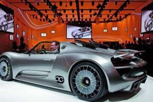 VIDEO: Porsche 918 Spyder Concept